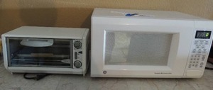 lot 60 image: GE Microwave and Black & Decker Toaster Oven   both work