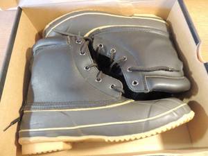 lot 74 image: Yukon adventure thermo lite water proof boots size 11 NIB