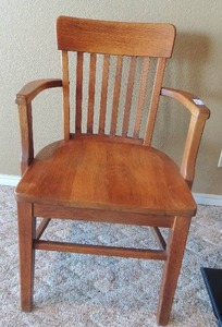 lot 78 image: OAK MISSION STYLE CHAIR