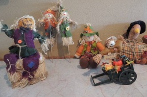 lot 82 image: Harvest dcor- scarecrows, tablecloths and more