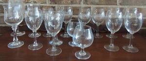 lot 98 image: Lot of various short and long stem wine glasses 10, 8,6 and 4