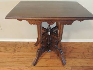 lot 149 image: ANTIQUE TRUE VICTORIAN CARVED SIDE ACCENT TABLE  SOLID 28x30x22