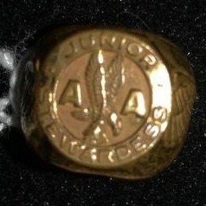 lot 105 image: American Airlines Vintage Junior Stewardess Ring