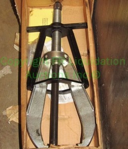 lot 291 image: Posi-Lock gear & bearing puller model 210