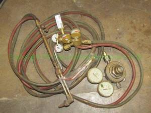 lot 286 image: Oxygen  Acetylene cutting torch, Victor regulators and hoses