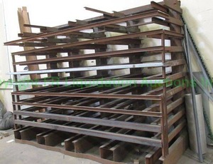 lot 100 image: Solid steel metals storage rack. 91 x 132 x 53