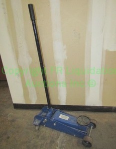lot 269 image: Westward 3 ton quick lift hydraulic service jack model 5ML67A