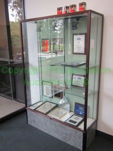 lot 390 image: Waddell lighted display case, contents not included