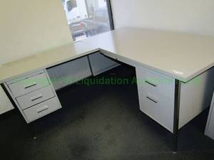 lot 401 image: L-station moduler office desk
