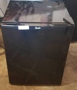lot 31 image: Avanti 2.5 Cu. Ft. compact refrigerator model 248 YWYB with separate chiller compartment in stylecolorcondition shown. Measures approx. 18.75 wide x 16.75 deep x 25 high.