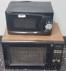 lot 62 image: Microwaves including (1) Magic Chef and (1) Tappan brand in stylemodelscondition shown. You are bidding by the piece
