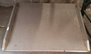 lot 117 image: Copperloy dock plate as shown.