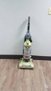 lot 475 image: Hoover WindTunnel vaccum cleaner as shown.