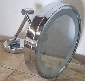 lot 536 image: Round chrome wall mounting mirrors in style shown. Condition varies. Please note These will be distributed on a First come - First served basis. You are bidding by the piece