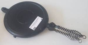 lot 4 image: Antique cast iron waffle maker marked No. 8 as shown. Unable to find any brandmarkings.