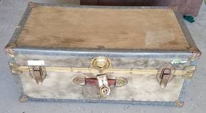 lot 81 image: Vintage Taylor trunk in stylecolorcondition shown.