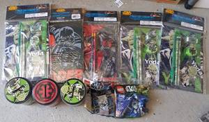 lot 85 image: New Star Wars tin banks, bags and more as shown.