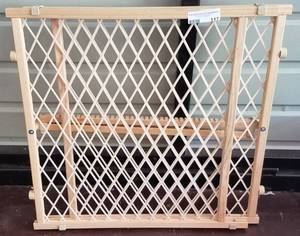 lot 117 image: Safety gate as shown.