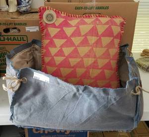 lot 136 image: The Barrel Shack bag and pillow with tags in stylescolors as shown. Take a look You are bidding by the piece