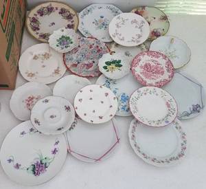 lot 66 image: Lot of assorted vintage china plates and saucers in various brands including Johnson Bros, Berkshire, Louise Bavaria, Queens, Nasco and more as shown.