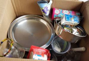lot 177 image: Lot of assorted kitchen items including pot with lid and more as shown.
