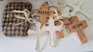 lot 181 image: Lot of assorted new crosses and evening purse as shown.
