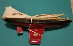 lot 207 image: Vintage 1920s - 1930s Jacrim Seaworthy PUP 142 model yatch sail boat with accessories as shown. Check it out