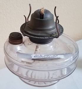 lot 5 image: ANTIQUE P & A MFG CO. (WATERBURY, CONN) KEROSENE OIL EAGLE BURNER GLASS LAMP IN EXCELLENT CONDITION FOR ITS AGE AS SHOWN. CIRCA 1880S - 1900S. MEASURES APPROX. 5.5 x 5.5.