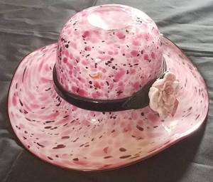 lot 14 image: VINTAGE MURANO GLASS STYLE WOMANS HAT IN STYLECOLORS SHOWN. MEASURES APPROX. 10.75 x 10 x 5. CHECK IT OUT