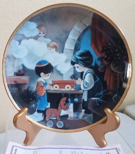 lot 15 image: THE CARPENTER SHOP PLATE FROM THE 1992 PRECIOUS MOMENTS BIBLE STORY PLATE COLLECTION WITH COA AS SHOWN. MEASURES APPROX. 7 58 DIAMETER.