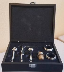 lot 18 image: WINE ACCESSORY SET IN WOODEN BOX AS SHOWN.