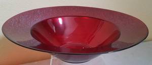 lot 27 image: LARGE SIZE ROUND GLASS DECORATIVE PLATTER  CENTERPIECE IN STYLECOLOR SHOWN. MEASURES APPROX. 19 IN DIAMETER X 5.25 HIGH. MATCHES LOT #26.