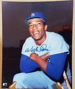 lot 29 image: WILLIE DAVIES (DODGERS) SIGNED 8 X 10 PHOTOGRAPH AS SHOWN.