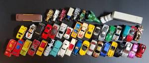 lot 30 image: LOT OF VINTAGE TOY CARS AND TRUCKS IN VARIOUS STYLES AS SHOWN. GENEROUS COUNT