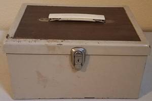 lot 32 image: VINTAGE STRONG BOX  SAFE BOX IN STYLE SHOWN. UNLOCKED BUT NO KEY INCLUDED.