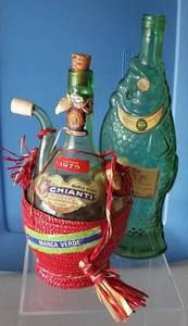 lot 62 image: VINTAGE WINE BOTTLES IN STYLESBRANDS SHOWN.