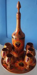 lot 63 image: VINTAGE WOODEN WINE SERVING SET WITH BOTTLE, 6 GOBLETS, AND TRAY IN STYLECOLORCONDITION SHOWN.