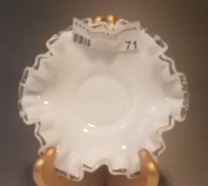 lot 71 image: VINTAGE FENTON STYLE RUFFLED EDGE DISH IN STYLECOLORCONDITION SHOWN. MEASURES APPROX. 6 x 1.75.