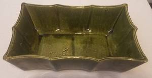 lot 73 image: VINTAGE UPCO 504 RECTANGULAR TWO-TONE PLANTER IN STYLECOLORCONDITION SHOWN. MEASURES APPROX. 9.5 L X 5.25 W.