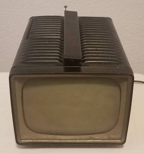 lot 77 image: VINTAGE 1950S RCA VICTOR PORTABLE TV IN STYLECOLORCONDITION SHOWN. TESTED AND POWERS ON BUT AS EXPECTED, MIGHT NEED TUNING ADJUSTING. SEE PICTURES MEASURES APPROX. 8.75 x 13 x 7.5.