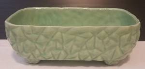 lot 80 image: VINTAGE GLAZED CERAMIC POTTERY PLANTER IN STYLECOLORCONDITION SHOWN. MEASURES APPROX. 10.25 x 7 x 4.