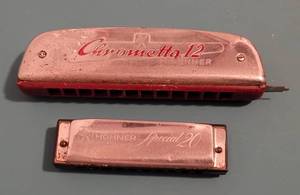 lot 87 image: VINTAGE HOHNER HARMONICAS INCLUDING CHROMETTA 12 AND SPECIAL 20 MARINE BAND AS SHOWN.
