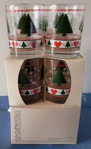 lot 100 image: VINTAGE FUN-DAMENTALS CHRISTMAS THEME DOUBLE OLD FASHIONED GLASSES FROM DILLARDS IN AS SHOWN. 12 COUNT.