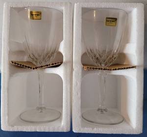 lot 105 image: LUMINARC CRYSTAL WINE GLASSES IN BOX AS SHOWN.