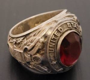 lot 121 image: VINTAGE STERLING SILVER UNITED STATES ARMY RING WITH STONE IN GREAT CONDITION AS SHOWN. WEIGHT IS APPROX. 18 GRAMS.