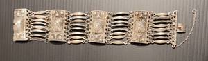 lot 122 image: EARLY-CENTURY HEAVY EUROPEAN SWISS 0.900 SILVER BRACELET WITH INTRICATE DESIGN AS SHOWN. 0.900 FINENESS SILVER WAS THE STANDARD GRADE OF COIN SILVER. WEIGHS APPROX. 87 GRAMS. MEASURES APPROX. 8.25 x 1.5.