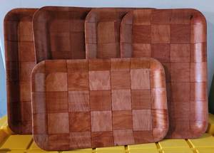 lot 127 image: LOT OF 5 RECTANGULAR TRAYS IN STYLECOLORCONDITION SHOWN.