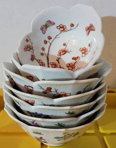lot 134 image: VINTAGE JAPANESE PORCELAIN WARE BOWLS IN STYLECOLORSIZES SHOWN.