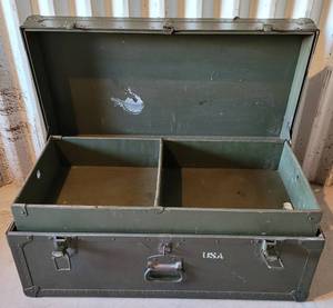 lot 137 image: VINTAGE MILITARY STYLE STEAMER TRUNK WITH ORIGINAL DRAWER IN GREAT OVERALL CONDITION FOR ITS AGE AS SHOWN. MEASURES APPROX. 32 x 16.25 x 13.5.