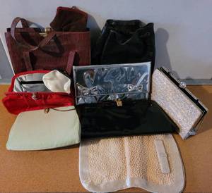 lot 139 image: VINTAGE EVENING PURSES AND MORE AS SHOWN.